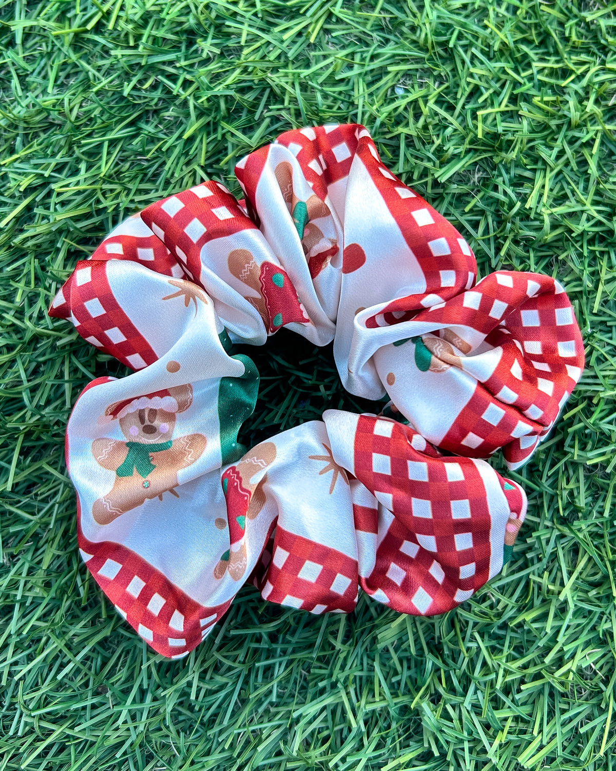 Main Street Christmas Co.
(striped) Satin Scrunchie