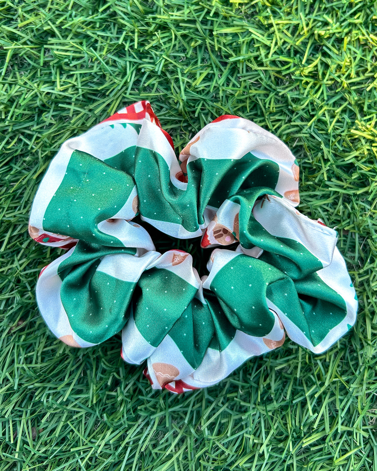 Main Street Christmas Co.
(striped) Satin Scrunchie